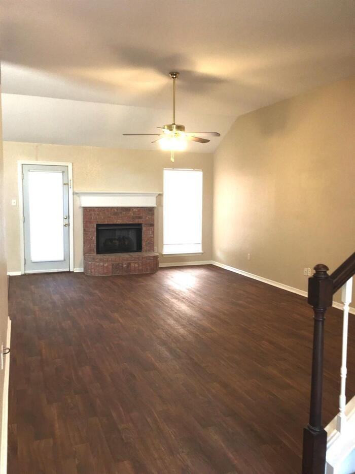 1033 Westgrove Dr - Photo 2 of 15