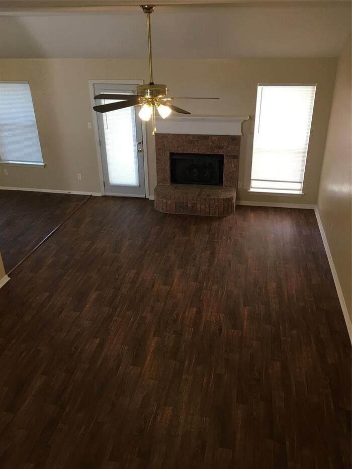 1033 Westgrove Dr - Photo 3 of 15