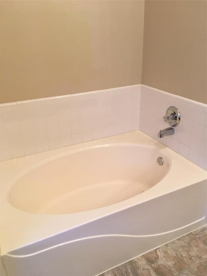 1033 Westgrove Dr - Photo 6 of 15