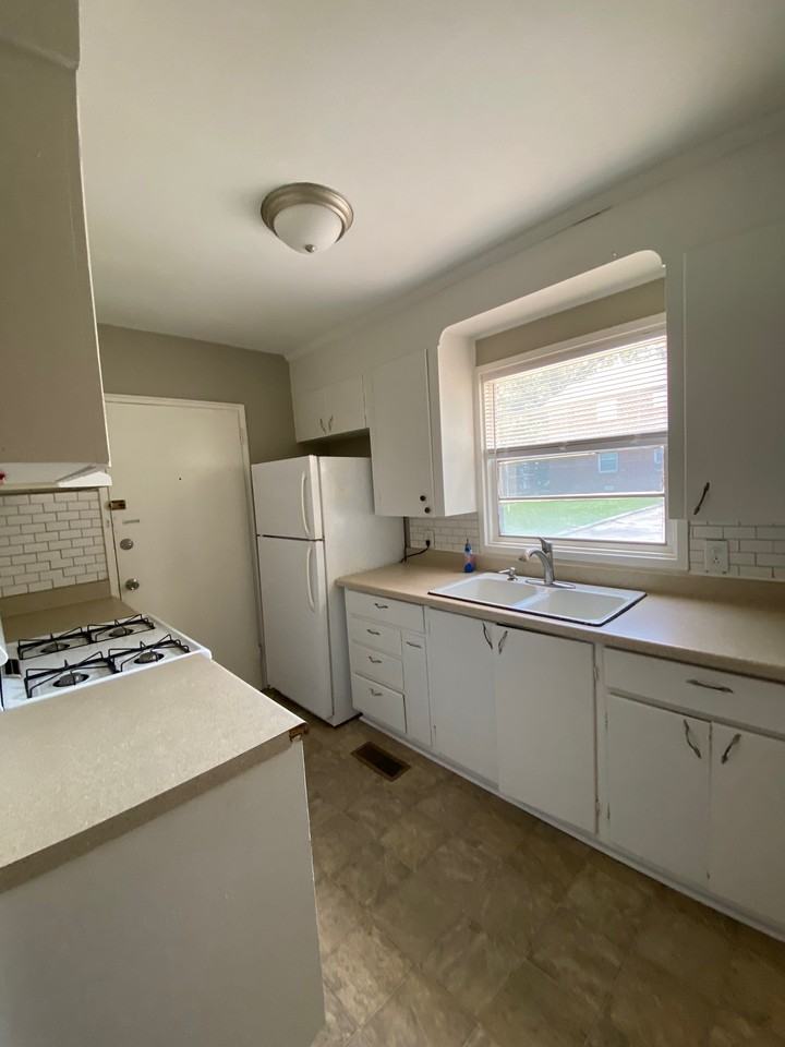 127 Crestview DriveApt 2 #2 - Photo 3 of 14