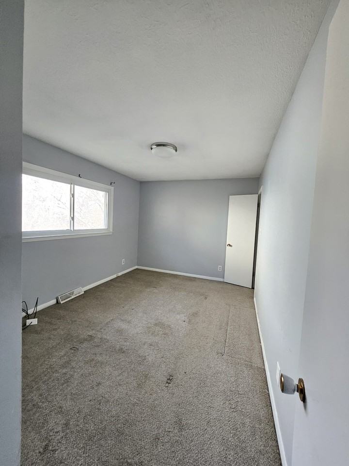 3903 Oakshire Rd #NA - Photo 3 of 8