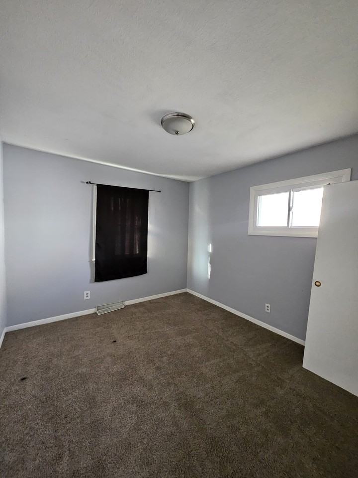 3903 Oakshire Rd #NA - Photo 4 of 8