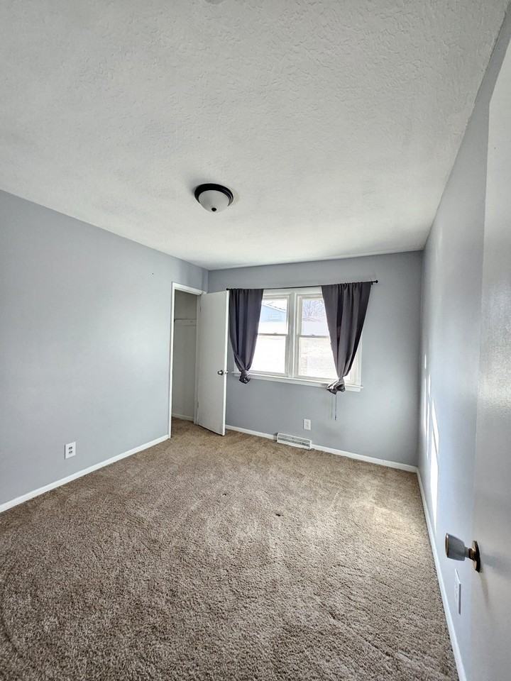 3903 Oakshire Rd #NA - Photo 6 of 8