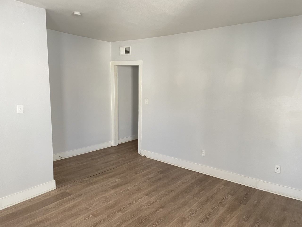 815 W 35th St #2 - Photo 5 of 26