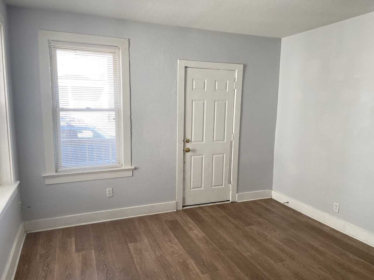 815 W 35th St #2 - Photo 6 of 26