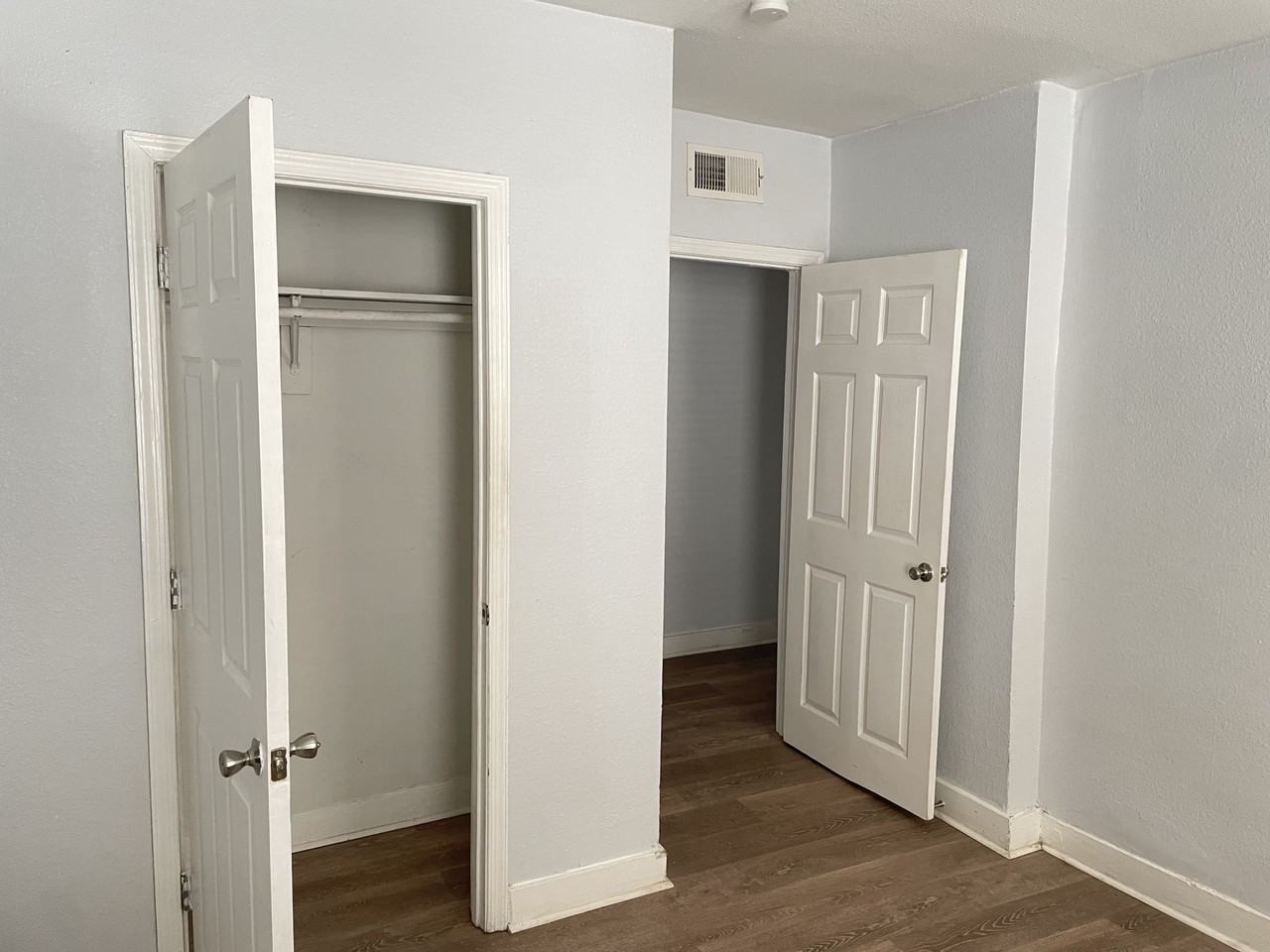 815 W 35th St #2 - Photo 7 of 26