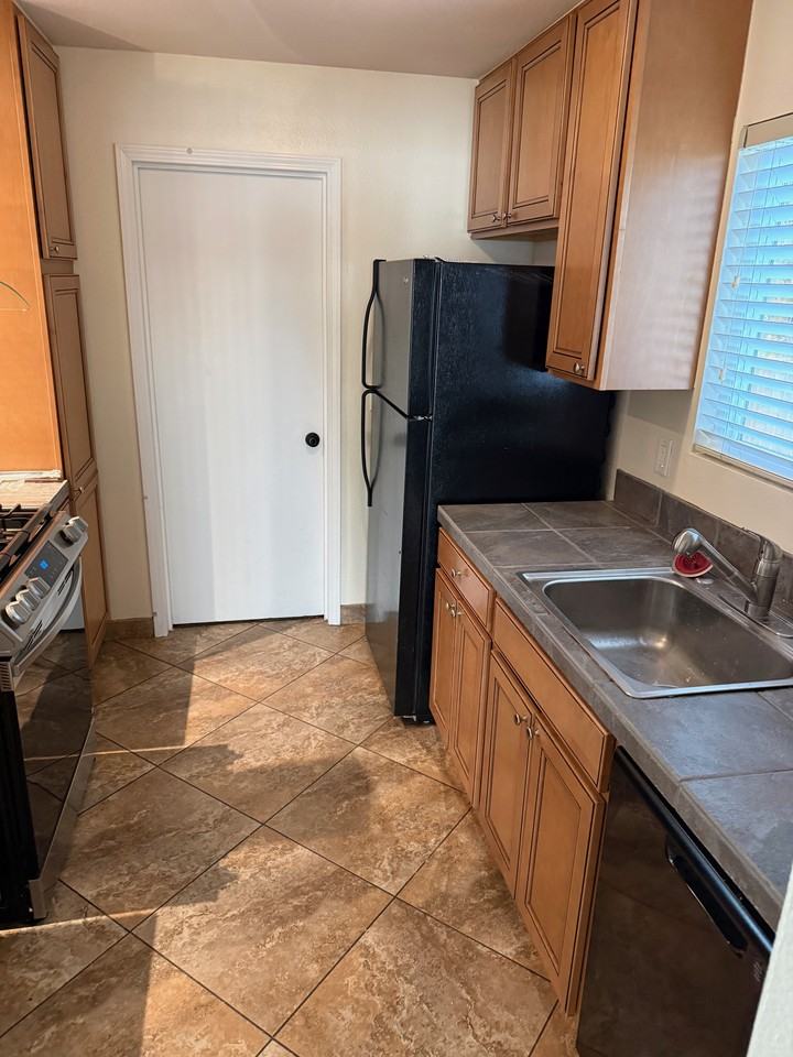 1574 Hilcorte Dr #1 - Photo 3 of 8