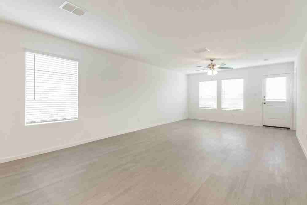 1717 Crossbill St - Photo 5 of 16