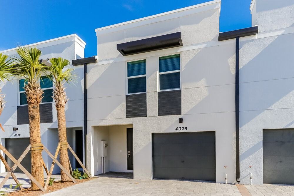 4026 Hot Springs Ave - Photo 4 of 17