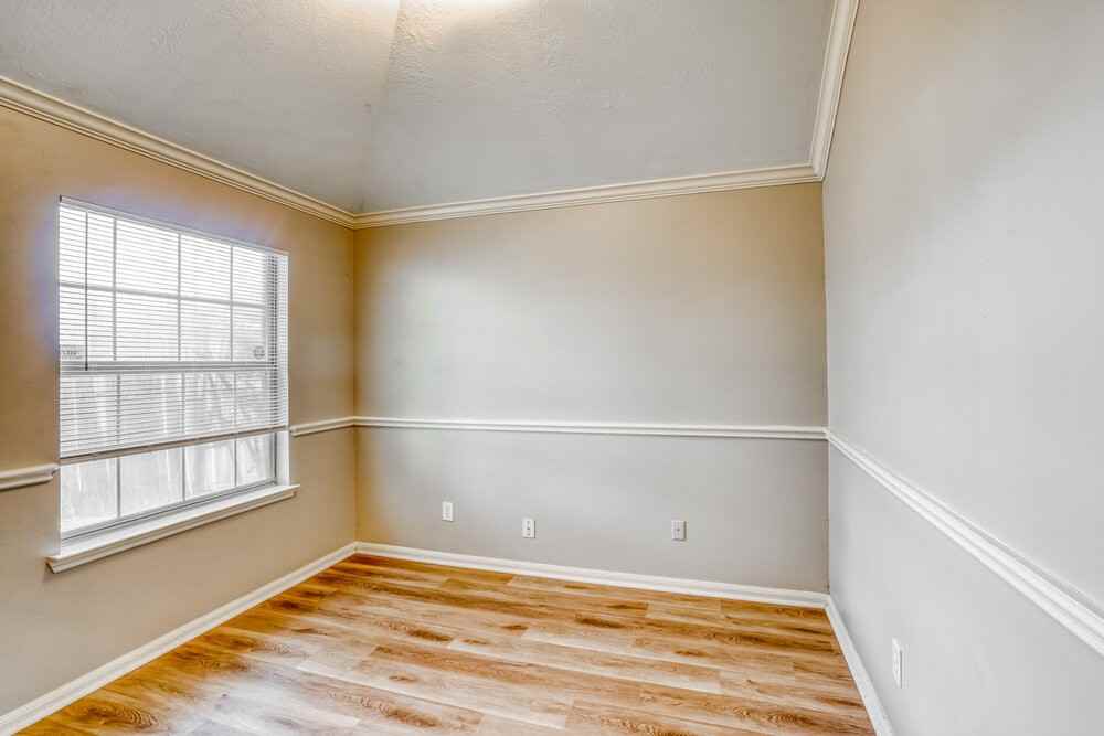 5811 Ridgebluff Ln - Photo 5 of 16