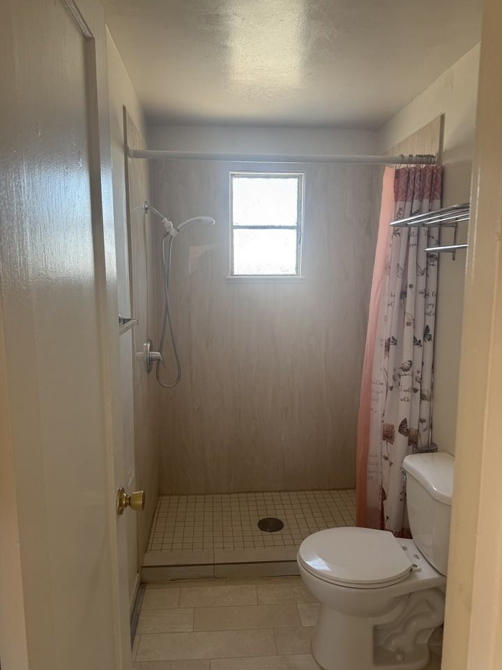 4404 Lomas Blvd Ne #4404 - Photo 2 of 3