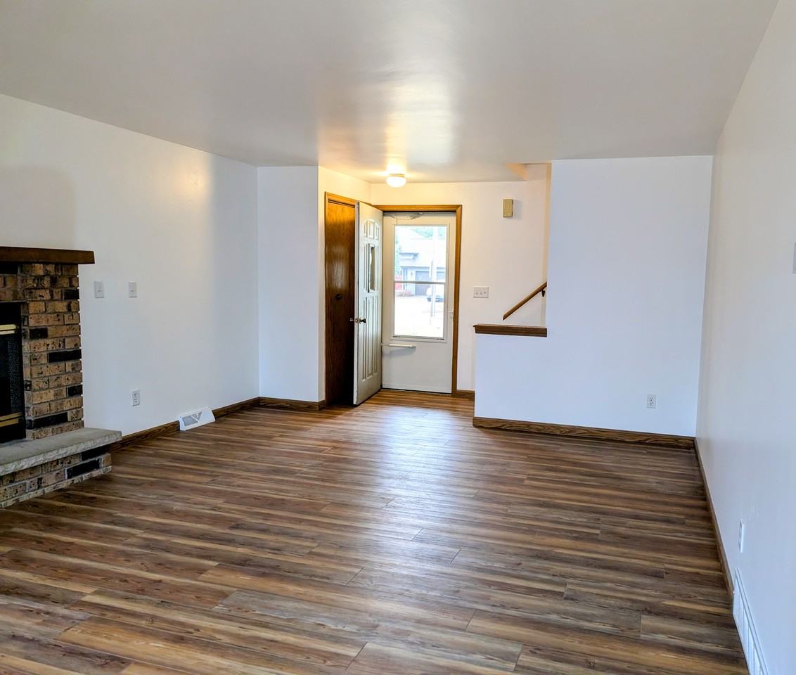 2043 Hilltop Dr - Photo 3 of 18