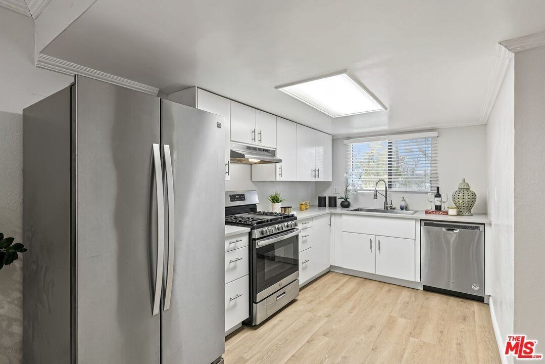 620 West Hyde Park Boulevard #313 - Photo 5 of 18