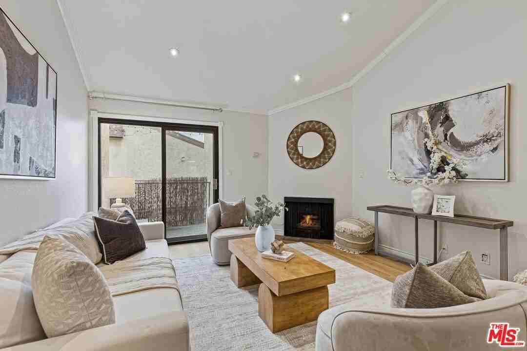 620 West Hyde Park Boulevard #313 - Photo 3 of 18