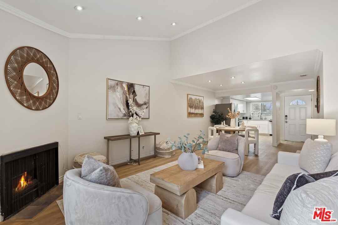 620 West Hyde Park Boulevard #313 - Photo 2 of 18