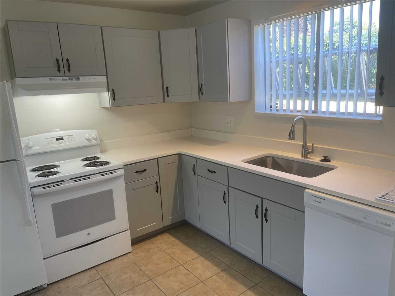 459 E St - Photo 3 of 11