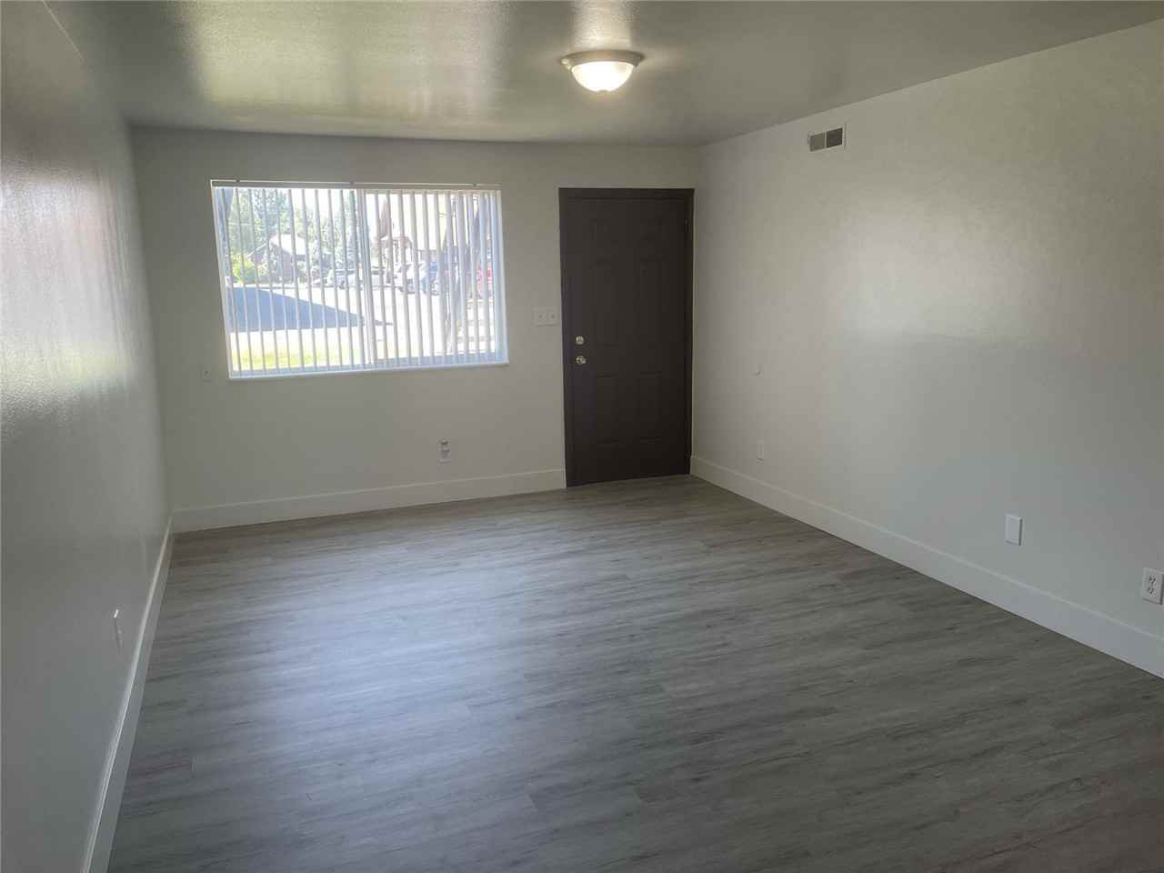 459 E St - Photo 5 of 11