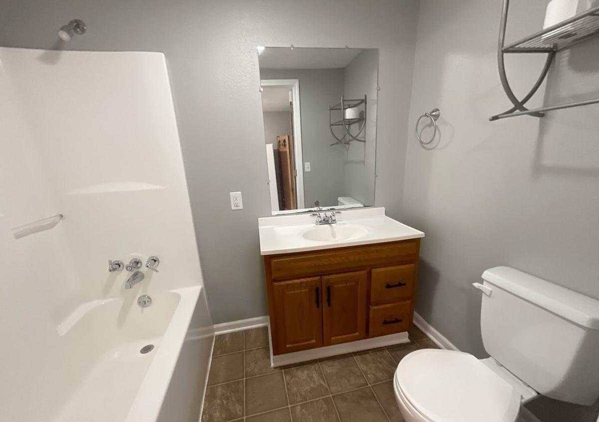 1324 W Walnut St - Photo 6 of 11