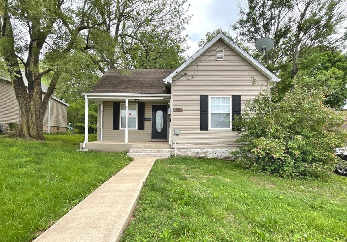 1324 W Walnut St - Photo 7 of 11