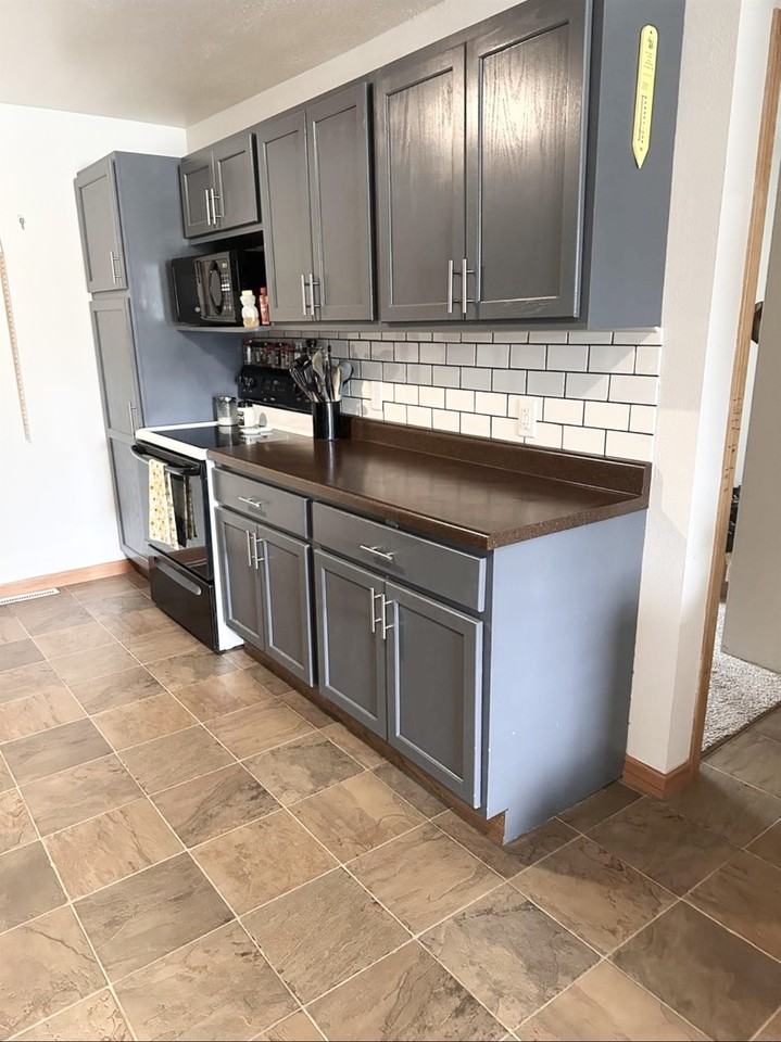 523 E 1st St - Photo 7 of 19