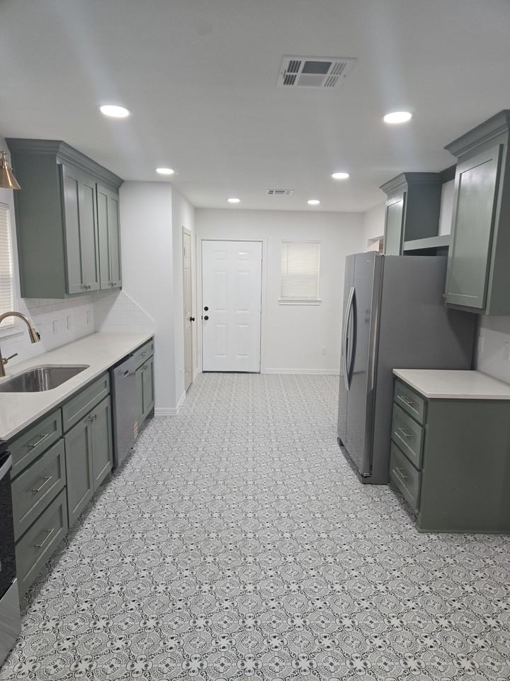415 N 23rd St - Photo 2 of 19