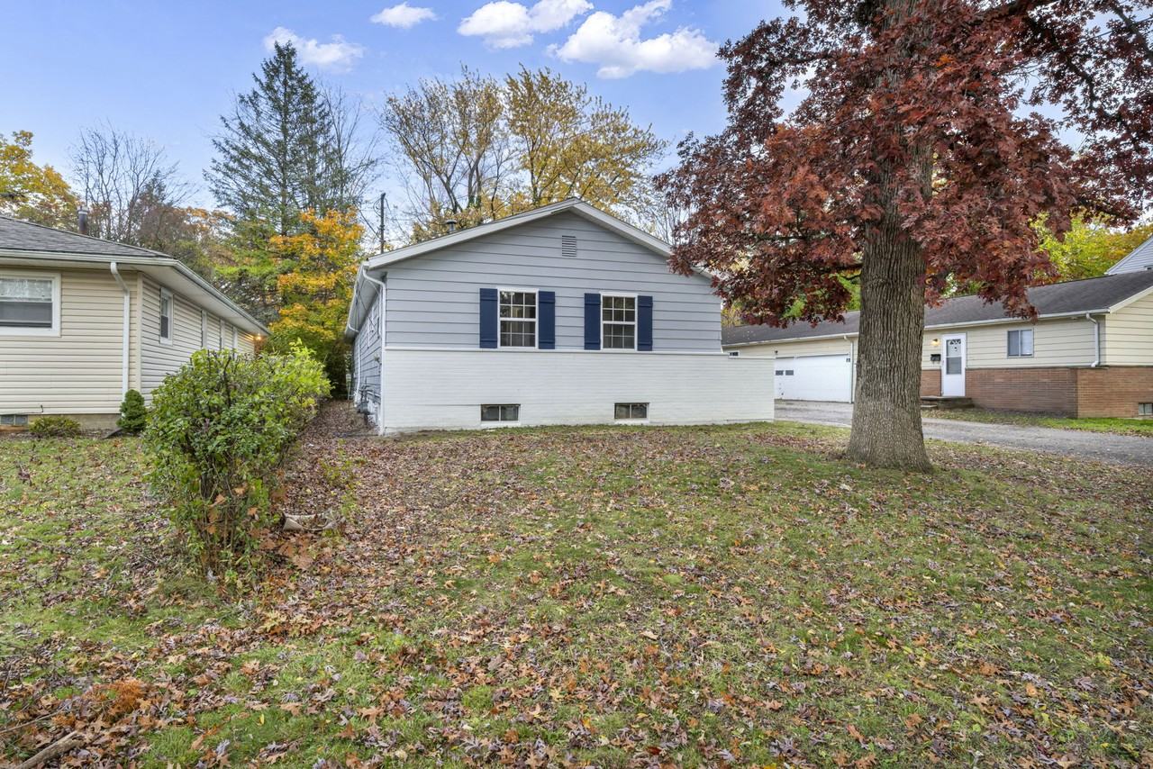 231 Randel Ave - Photo 5 of 28