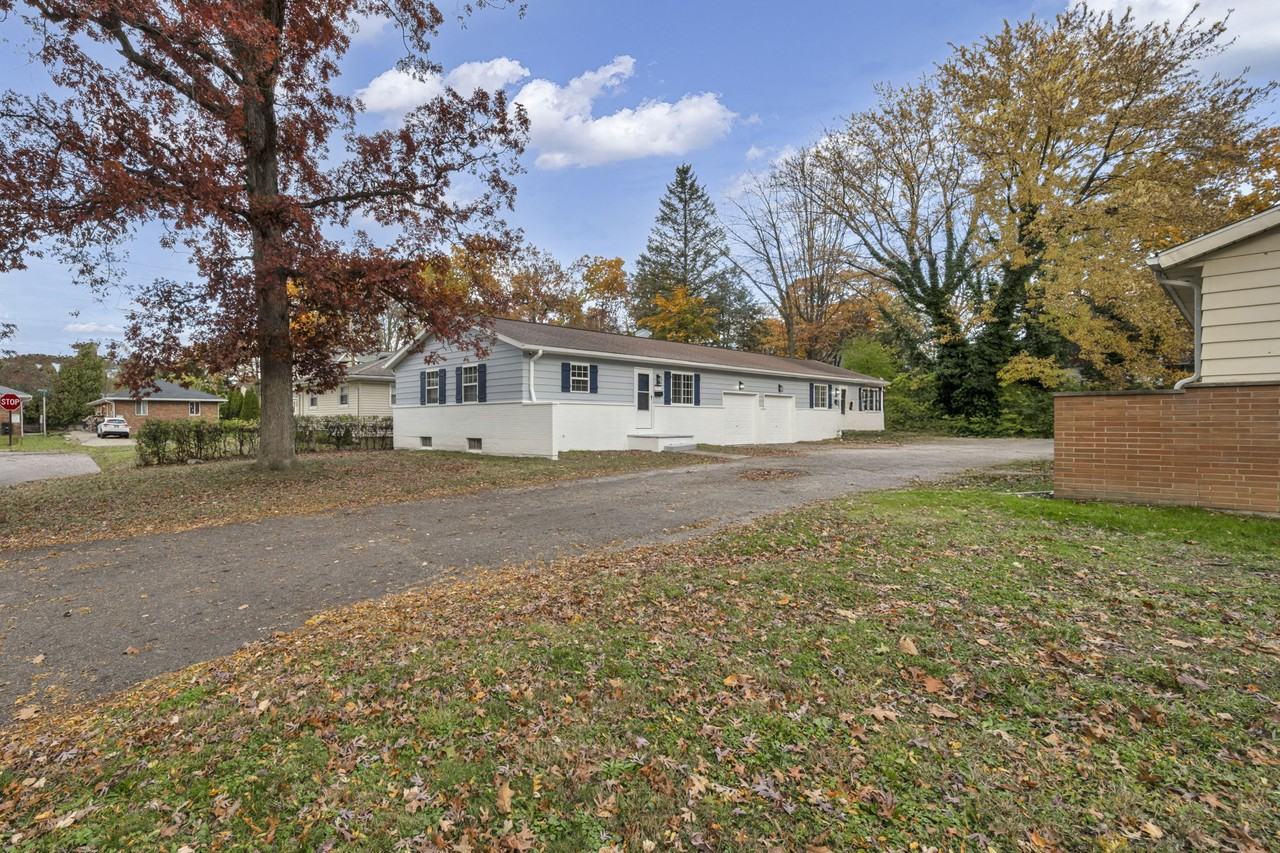 231 Randel Ave - Photo 6 of 28