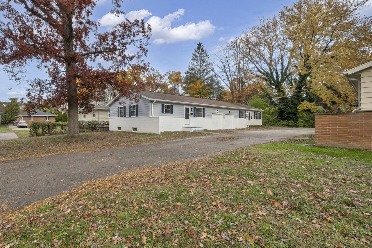 231 Randel Ave - Photo 7 of 28