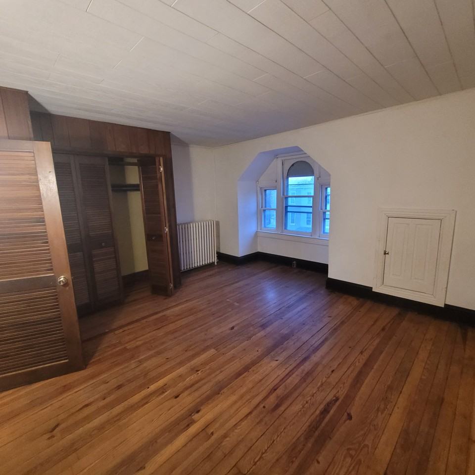 1436 Monroe St #2 - Photo 3 of 7