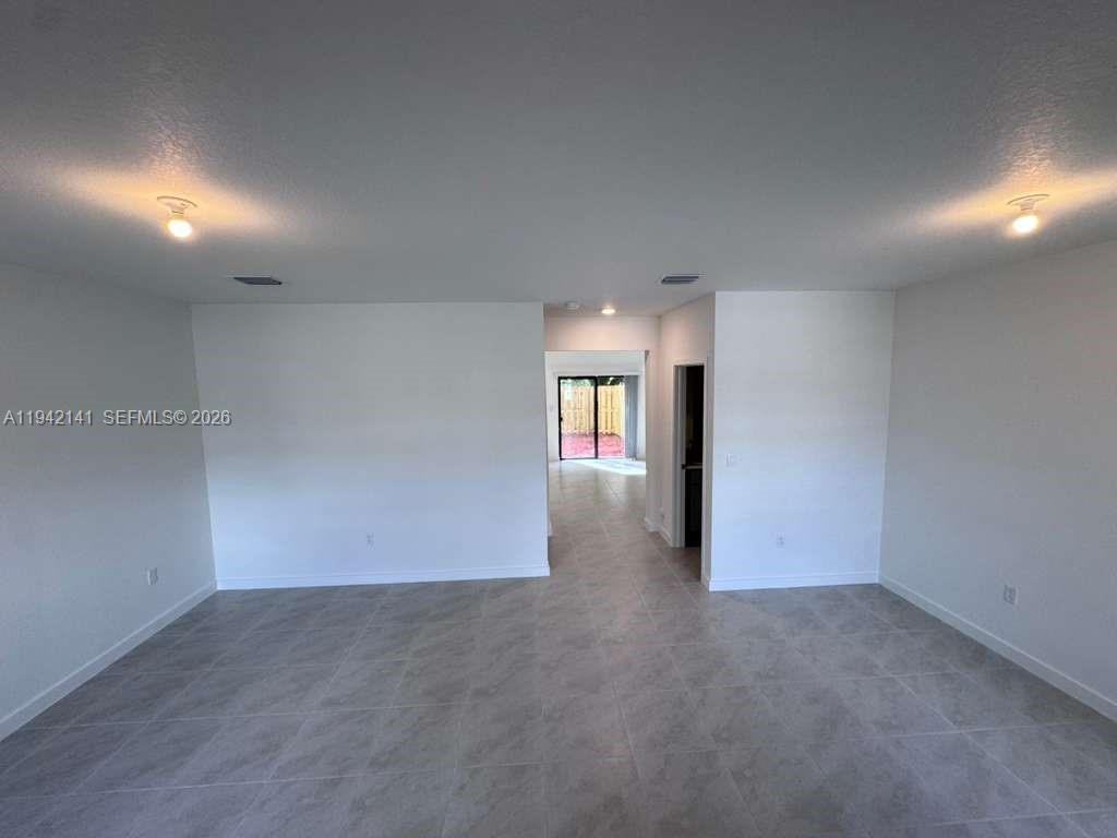 1549 Neavenue, #1549 - Photo 3 of 13