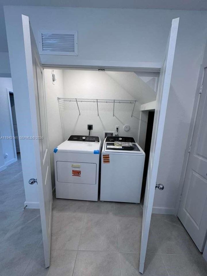 1549 Neavenue, #1549 - Photo 6 of 13