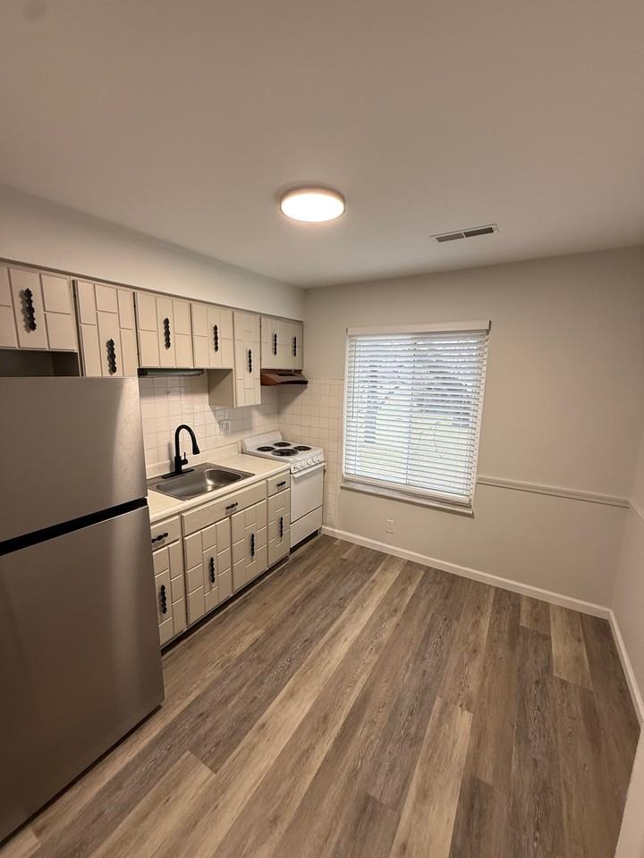 2706 Center St #D - Photo 2 of 19