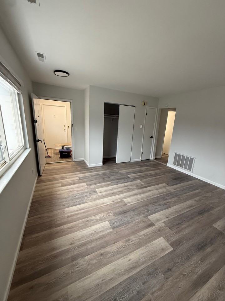 2706 Center St #D - Photo 6 of 19