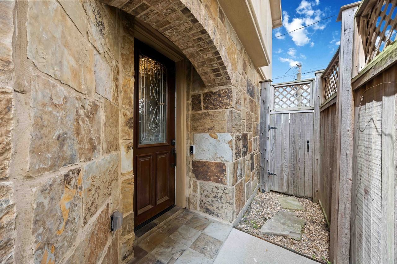 328 Bomar St - Photo 5 of 29