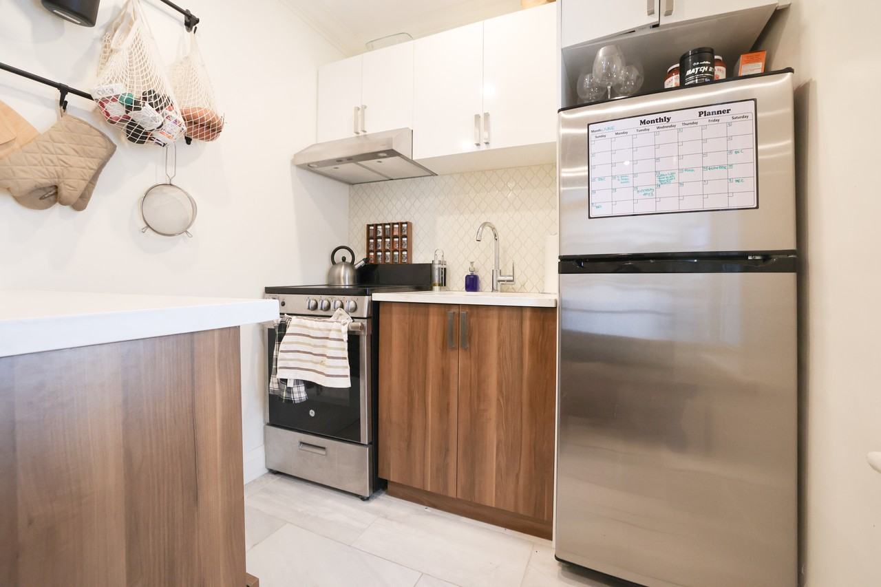 466 MacLaren Street #4 - Photo 4 of 7