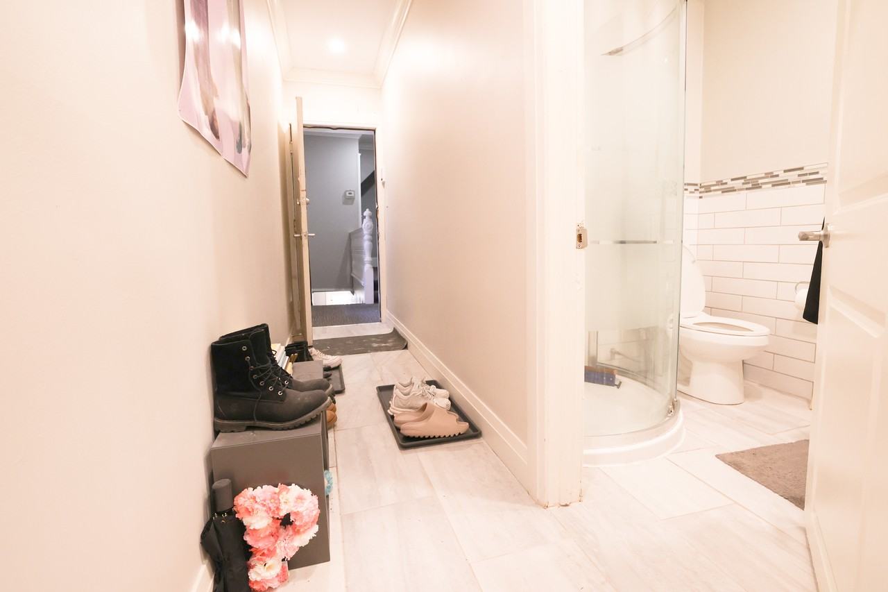 466 MacLaren Street #4 - Photo 5 of 7