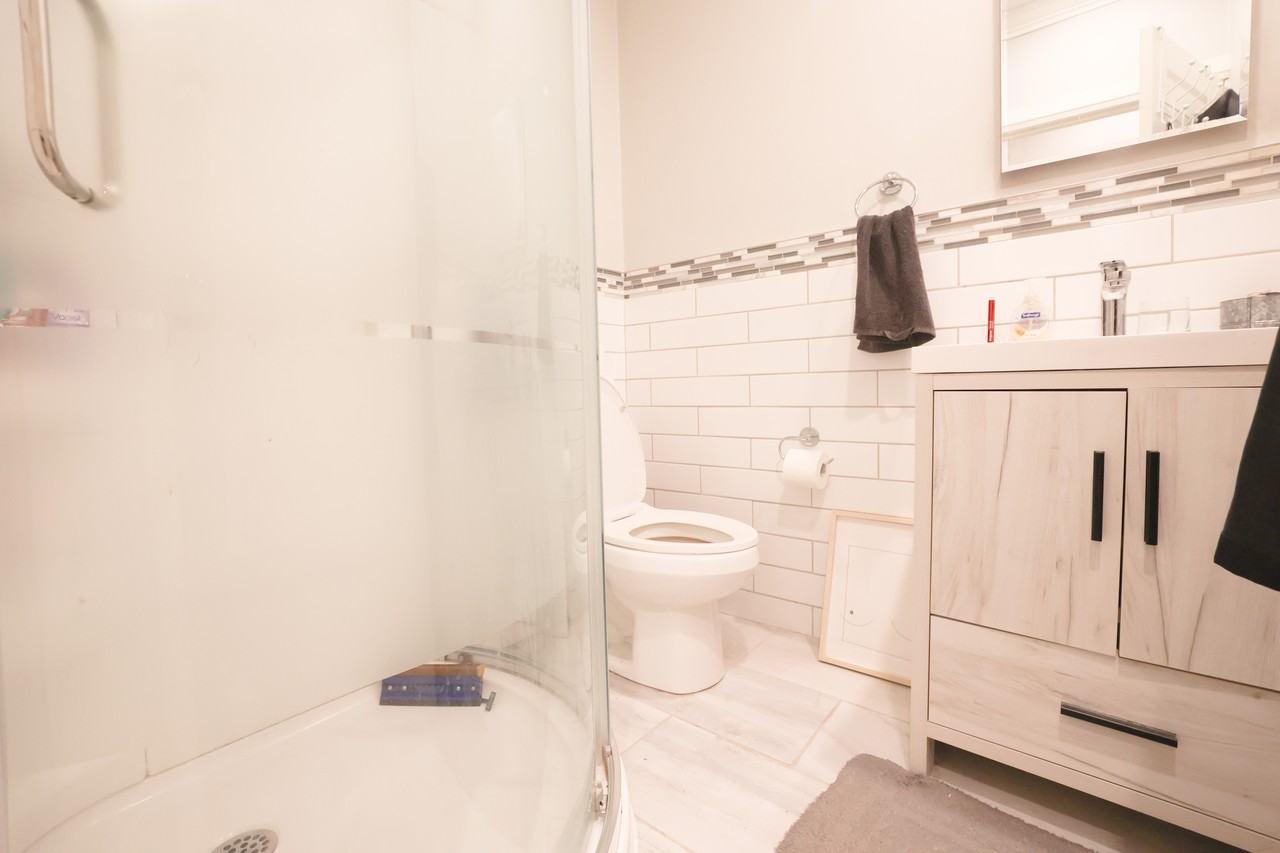 466 MacLaren Street #4 - Photo 6 of 7