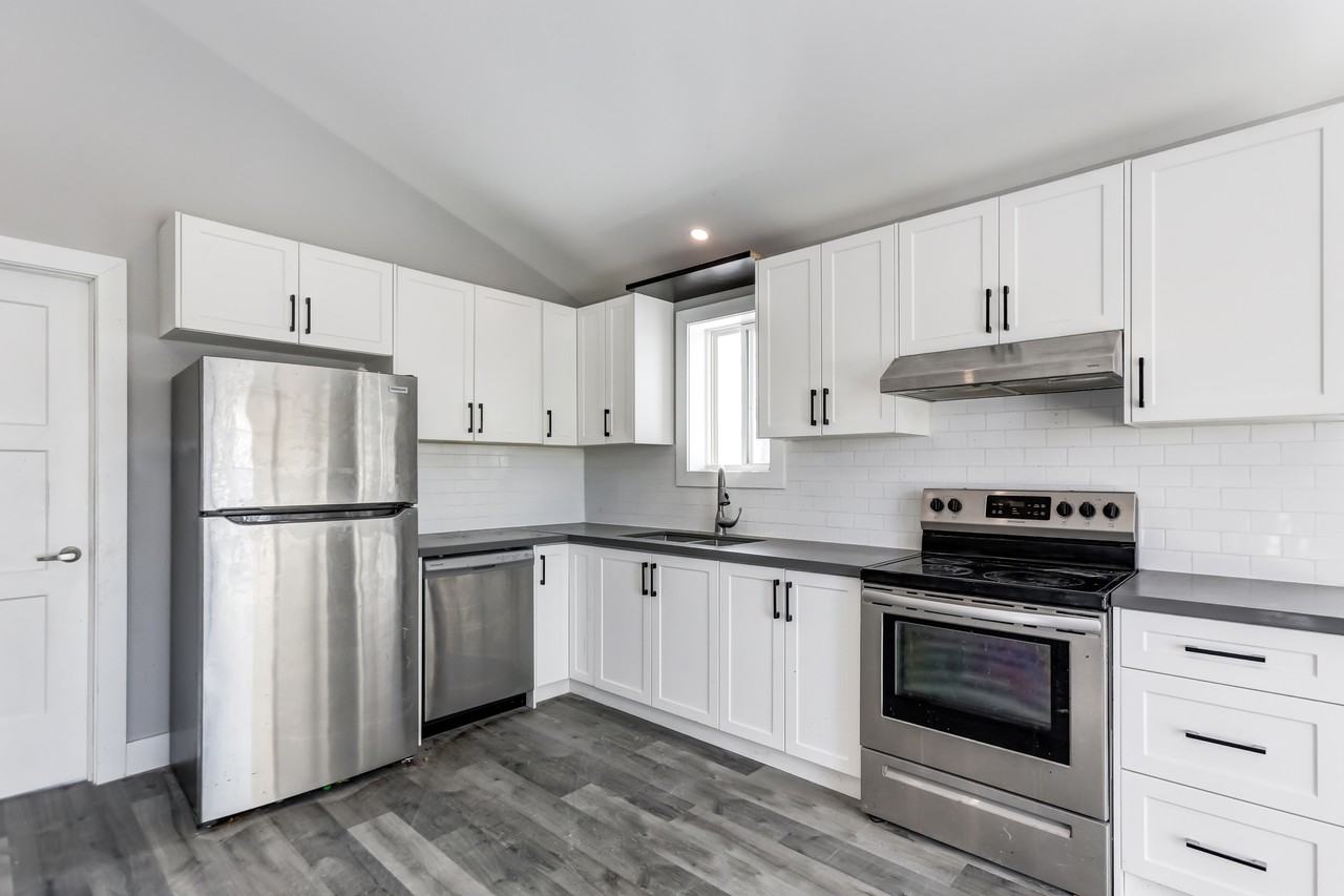 493 Gill St - Photo 2 of 17