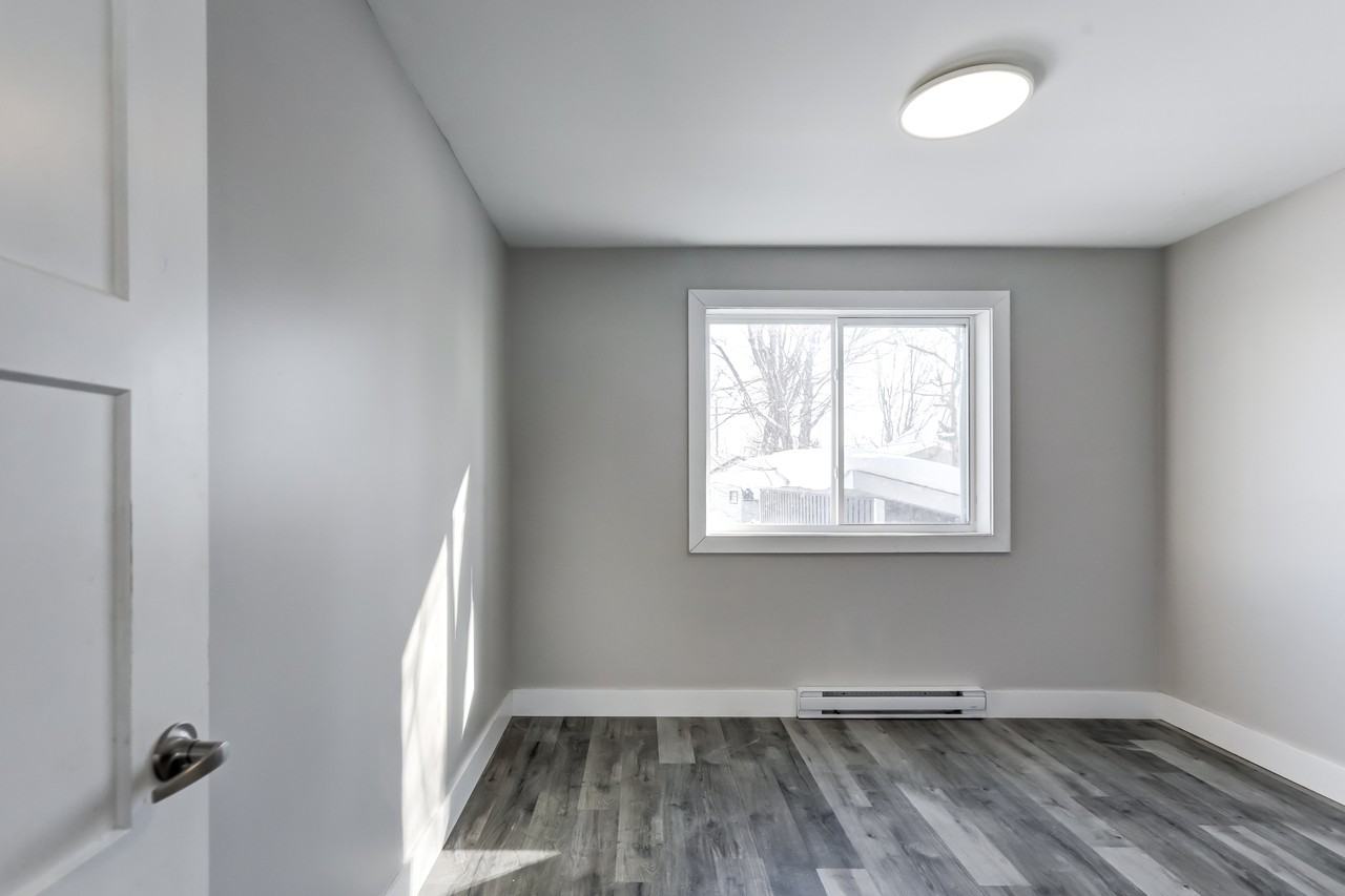 493 Gill St - Photo 3 of 17