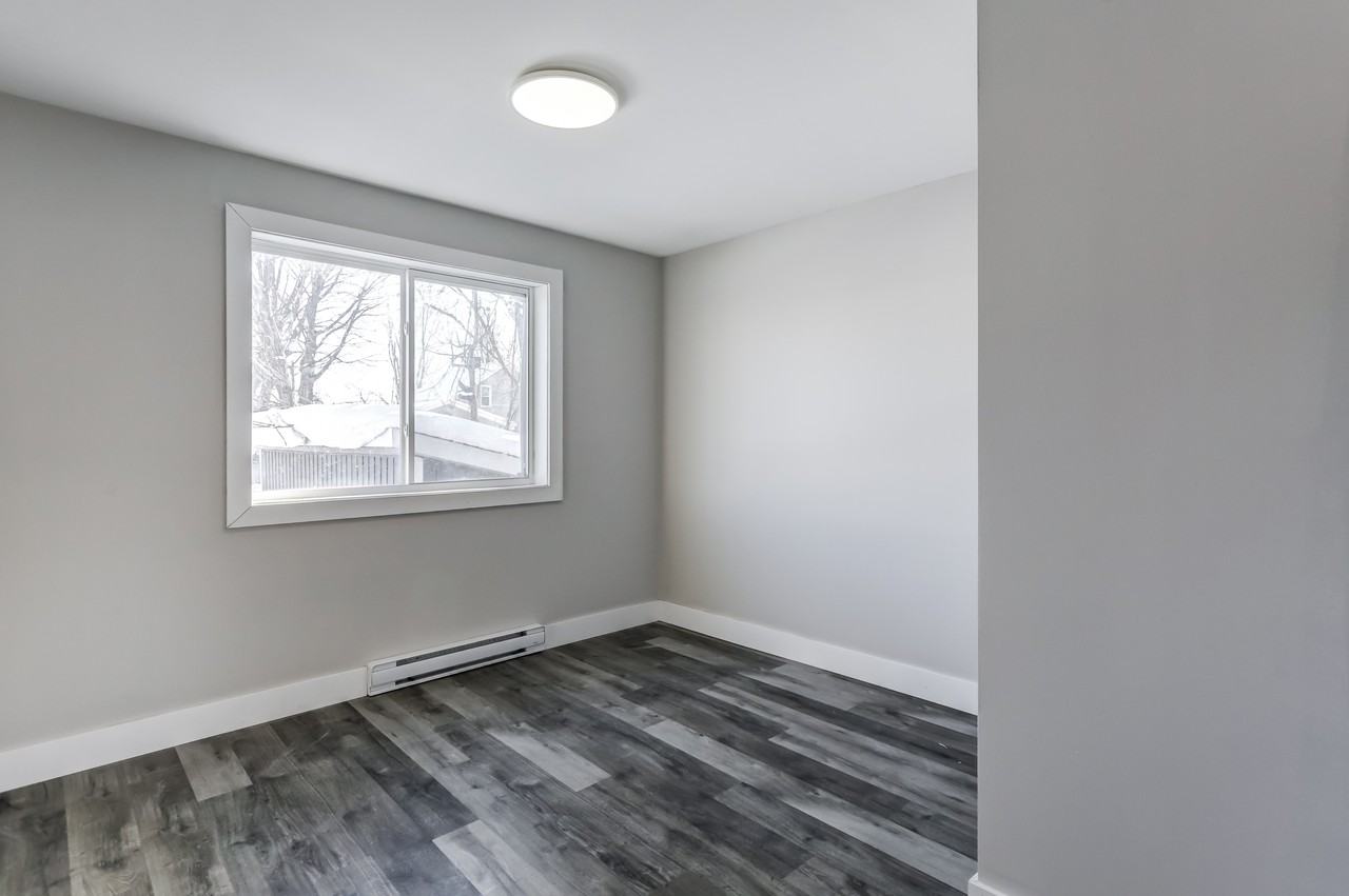 493 Gill St - Photo 4 of 17