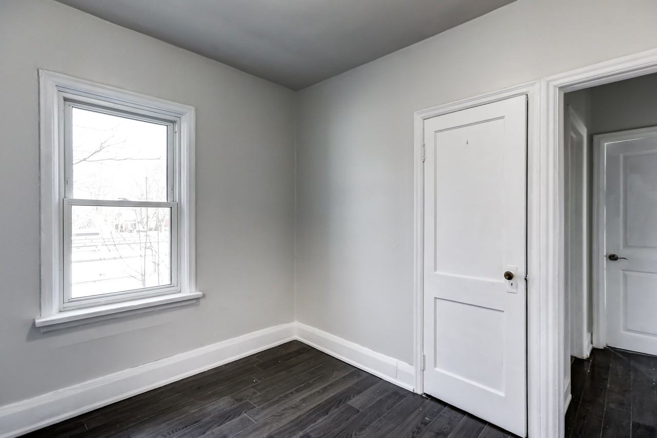 Oshawa Blvd N - Photo 4 of 13