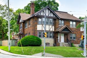 featured image of 89 Lawrence Ave E