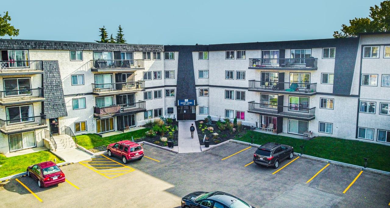 Ascot Arms - Photo 2 of 13