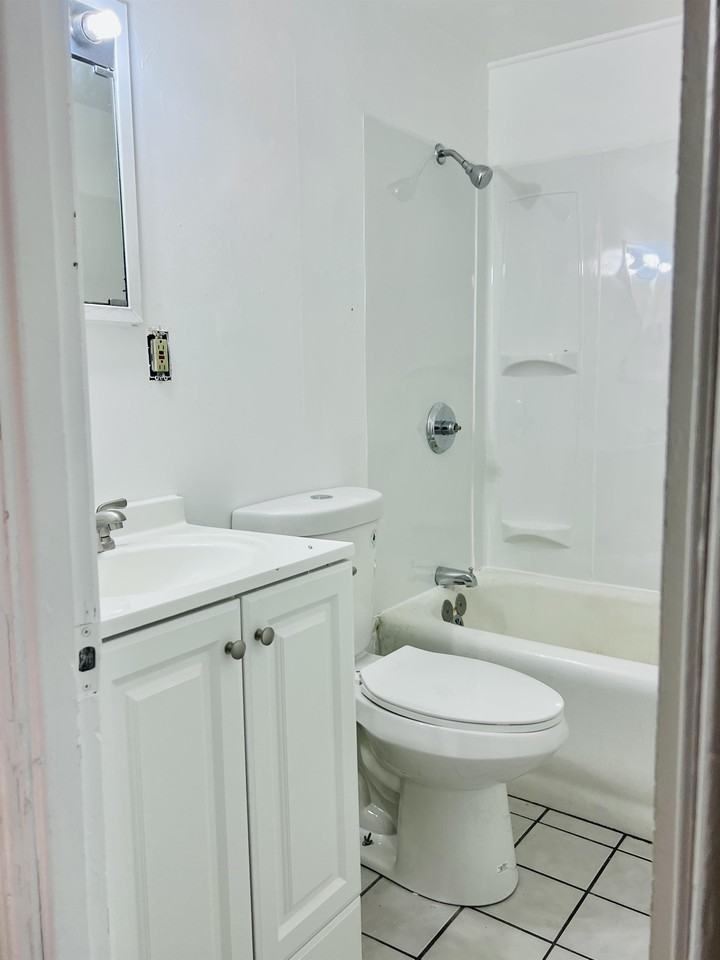 1731 N 12th St Uppr #2 - Photo 5 of 8