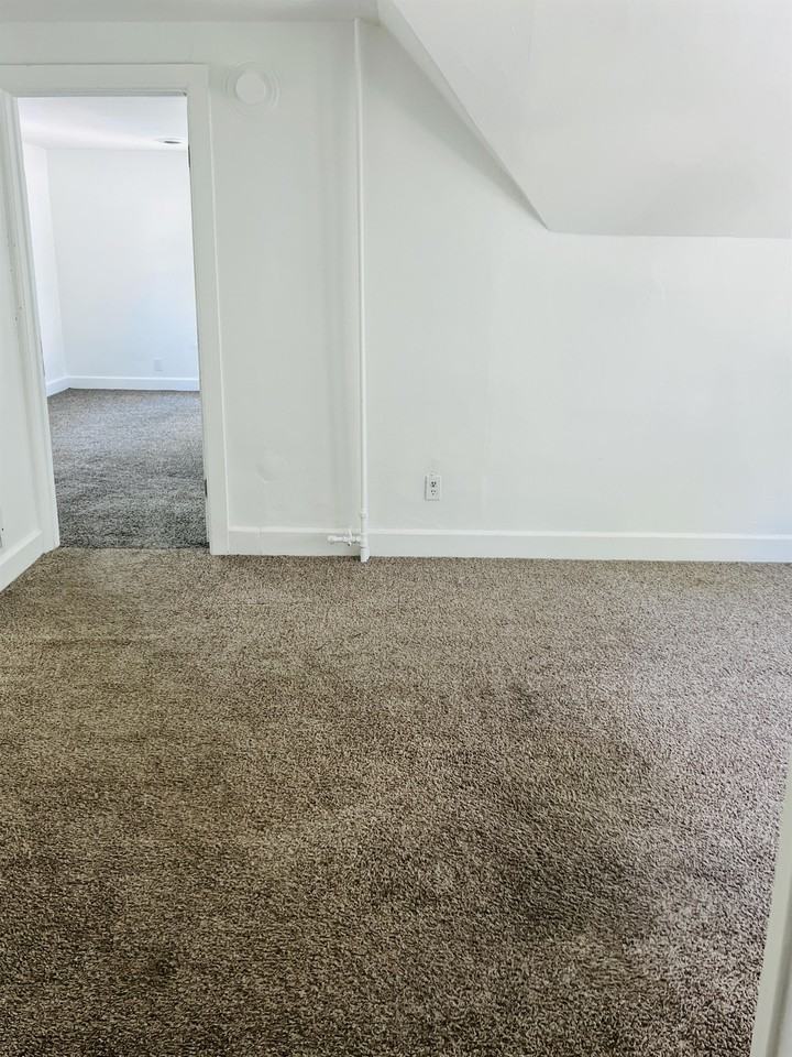 1731 N 12th St Uppr #2 - Photo 6 of 8