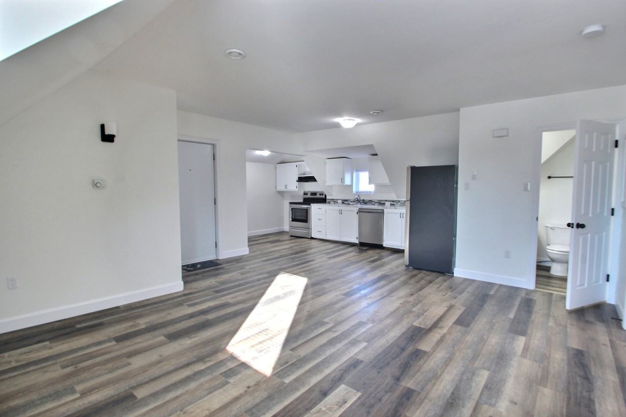 153 St George St #C - Photo 2 of 7