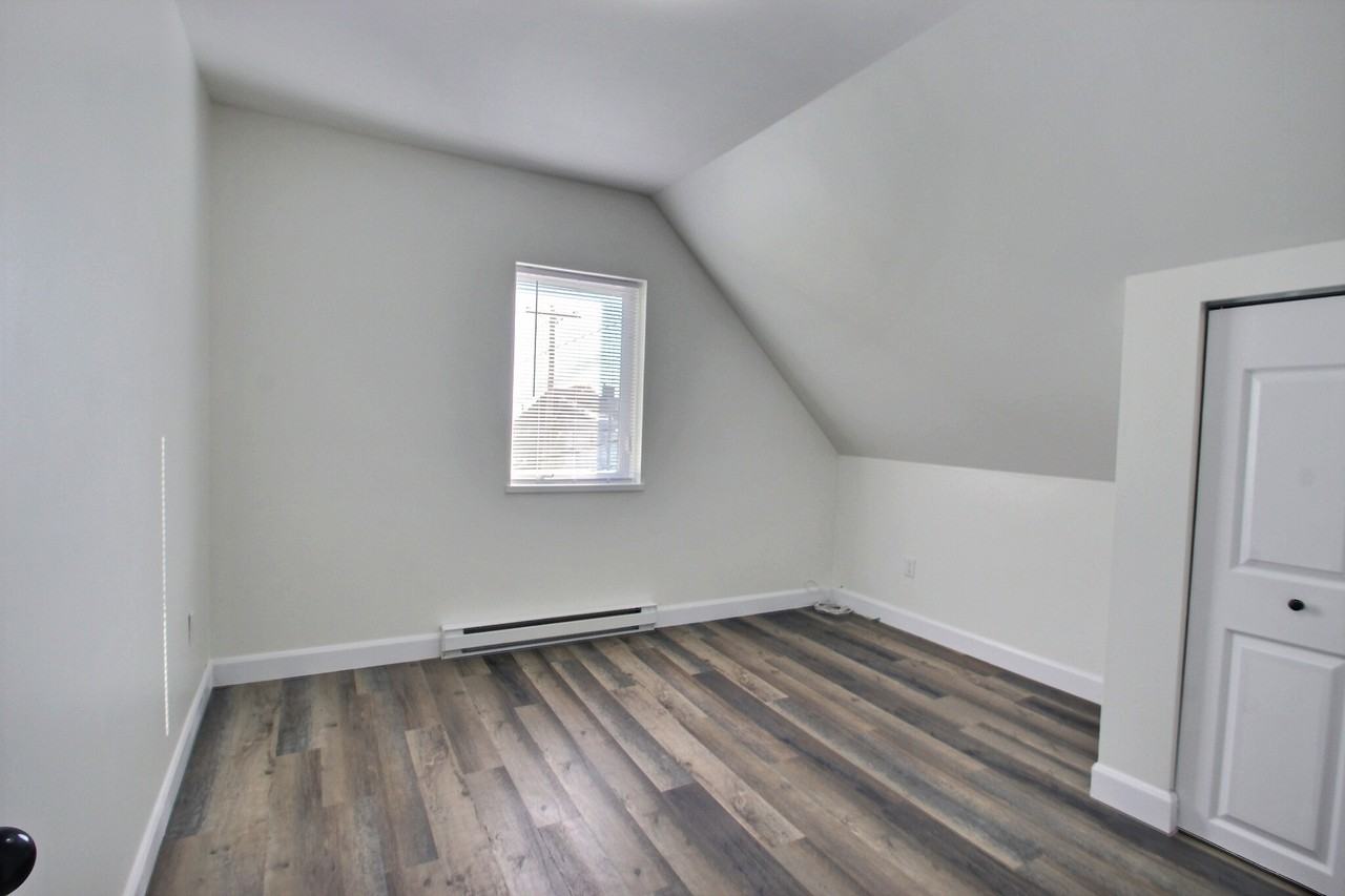 153 St George St #C - Photo 3 of 7