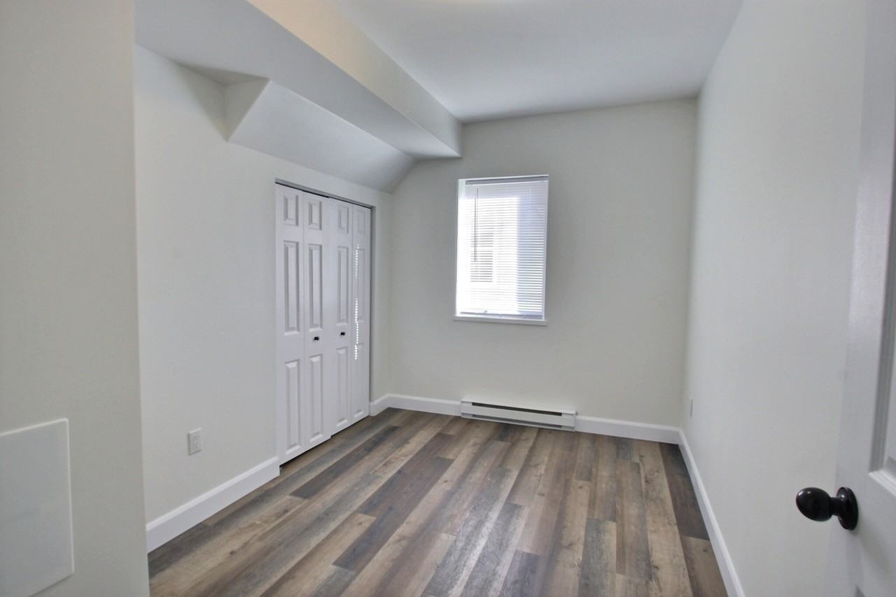 153 St George St #C - Photo 4 of 7