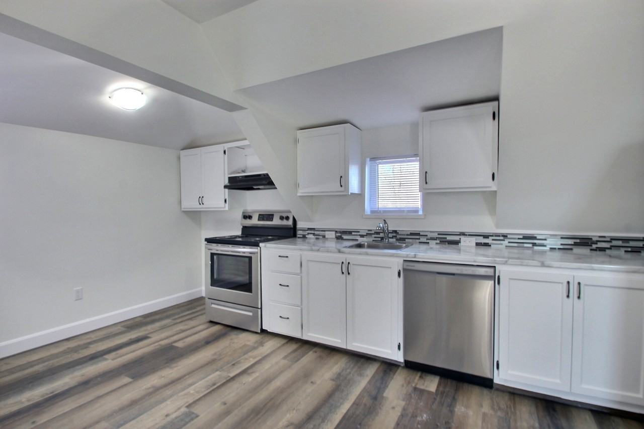 153 St George St #C - Photo 6 of 7