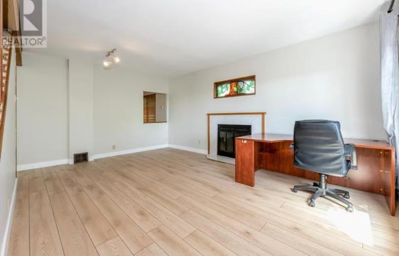 443 Wilson Street - Photo 4 of 12